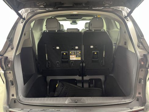 Used 2023 Toyota Sienna XLE w/ XLE Plus Package FWD image 30