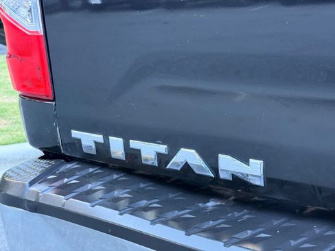 Used 2017 Nissan Titan SV RWD image 6