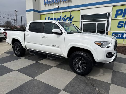Used 2023 Toyota Tacoma SR5 w/ Technology Package image 2