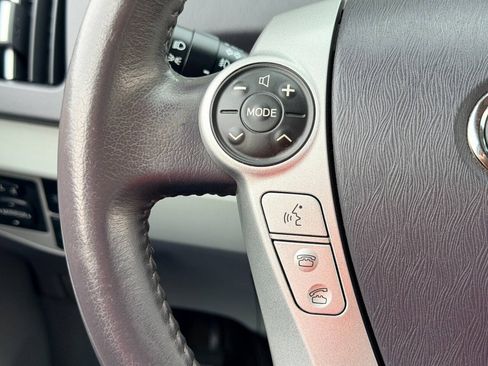Used 2010 Toyota Prius Five w/ Advanced Technology Pkg FWD image 31