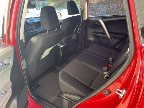 Used 2017 Toyota RAV4 LE image 10