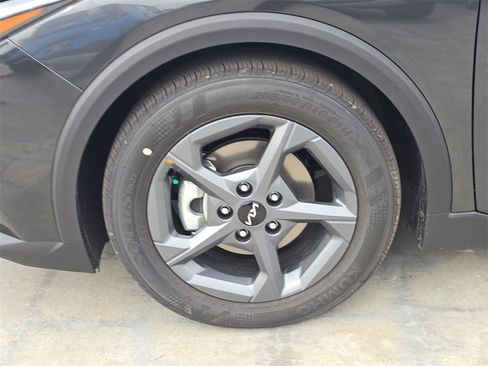 New 2025 Kia K4 LXS image 36