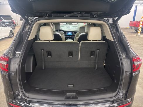 Used 2021 Buick Enclave Essence image 7