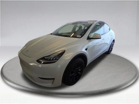 Used 2023 Tesla Model Y Long Range AWD/4WD image 11