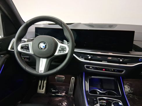 Used 2024 BMW X7 xDrive40i w/ M Sport Package AWD/4WD image 29