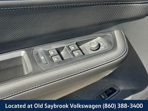 Certified 2025 Volkswagen Atlas Cross Sport SEL R-Line AWD/4WD image 35