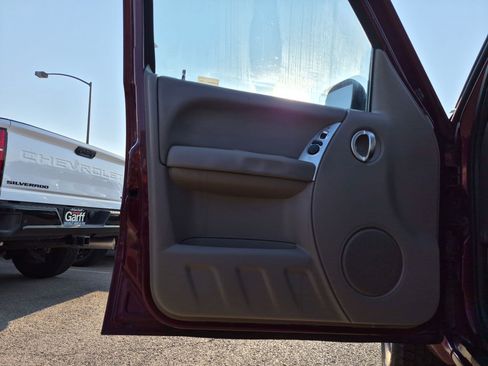 Used 2003 Jeep Liberty Limited AWD/4WD image 12