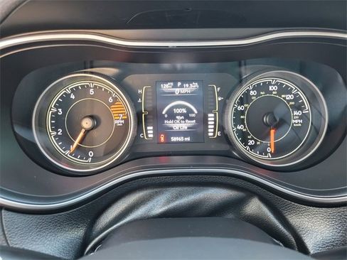 Certified 2019 Jeep Cherokee Latitude Plus w/ Comfort/Convenience Group image 32