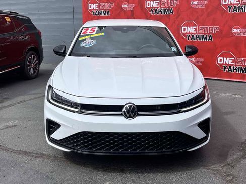 Used 2025 Volkswagen Jetta Sport FWD image 2