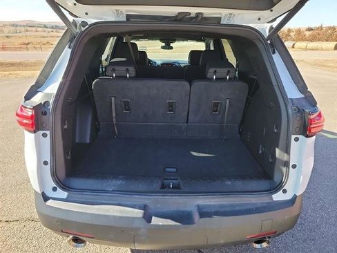 Used 2023 Chevrolet Traverse LT image 23