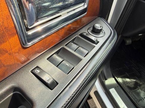 Used 2015 Lincoln Navigator 2WD image 22