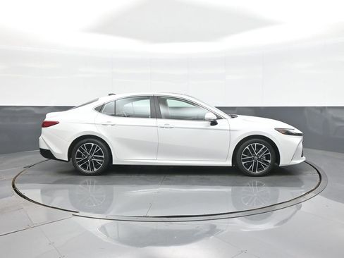 Used 2025 Toyota Camry XLE w/ Premium Package image 10