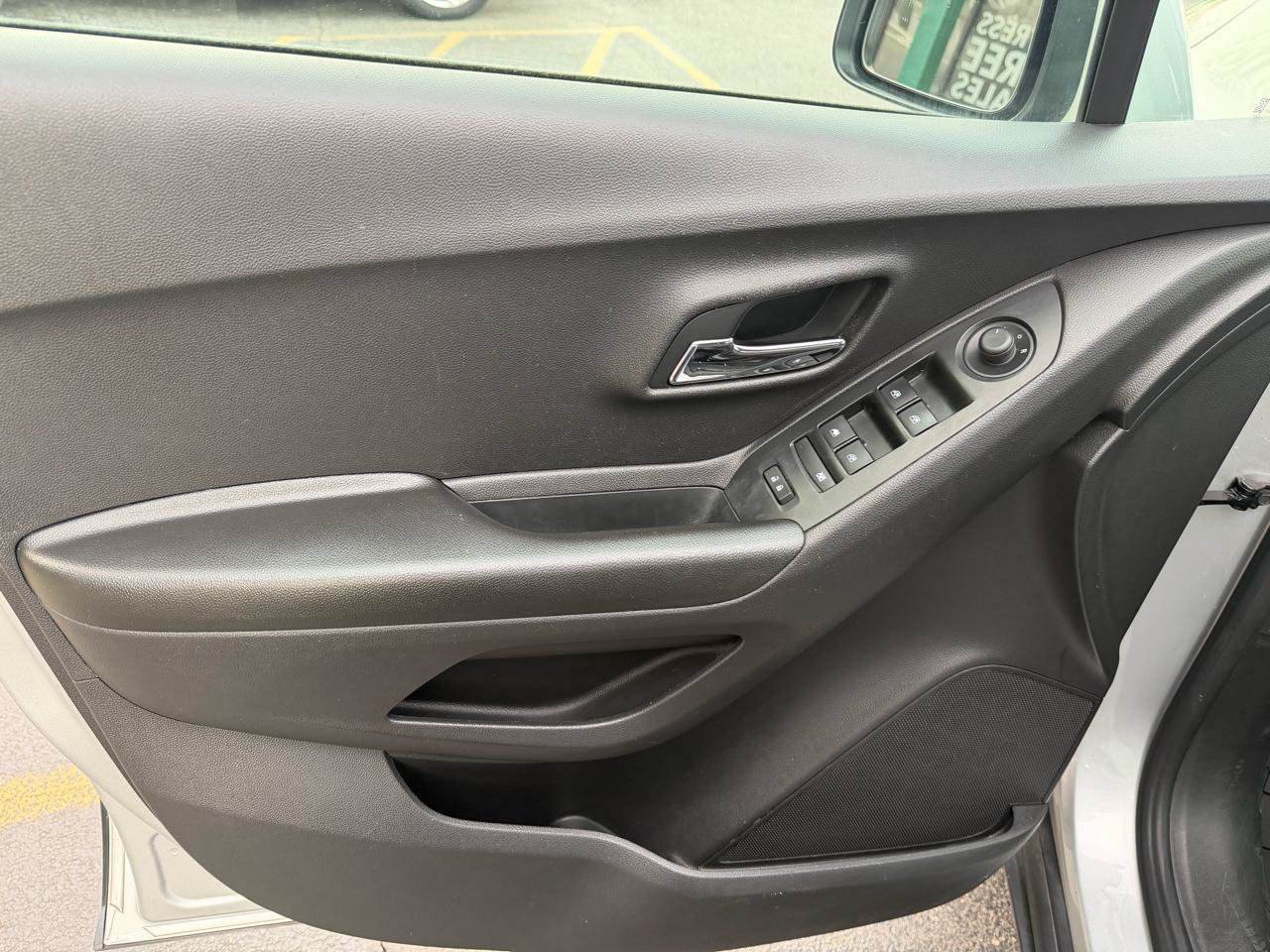 Used 2021 Chevrolet Trax LT AWD/4WD image 19