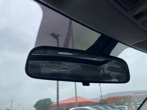 Used 2025 Hyundai Venue SEL FWD image 26