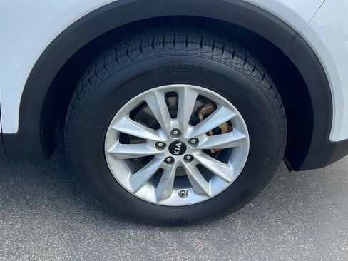 Used 2019 Kia Sorento FWD image 9