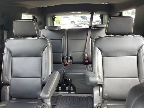 Used 2022 GMC Yukon SLT w/ SLT Premium Package image 13