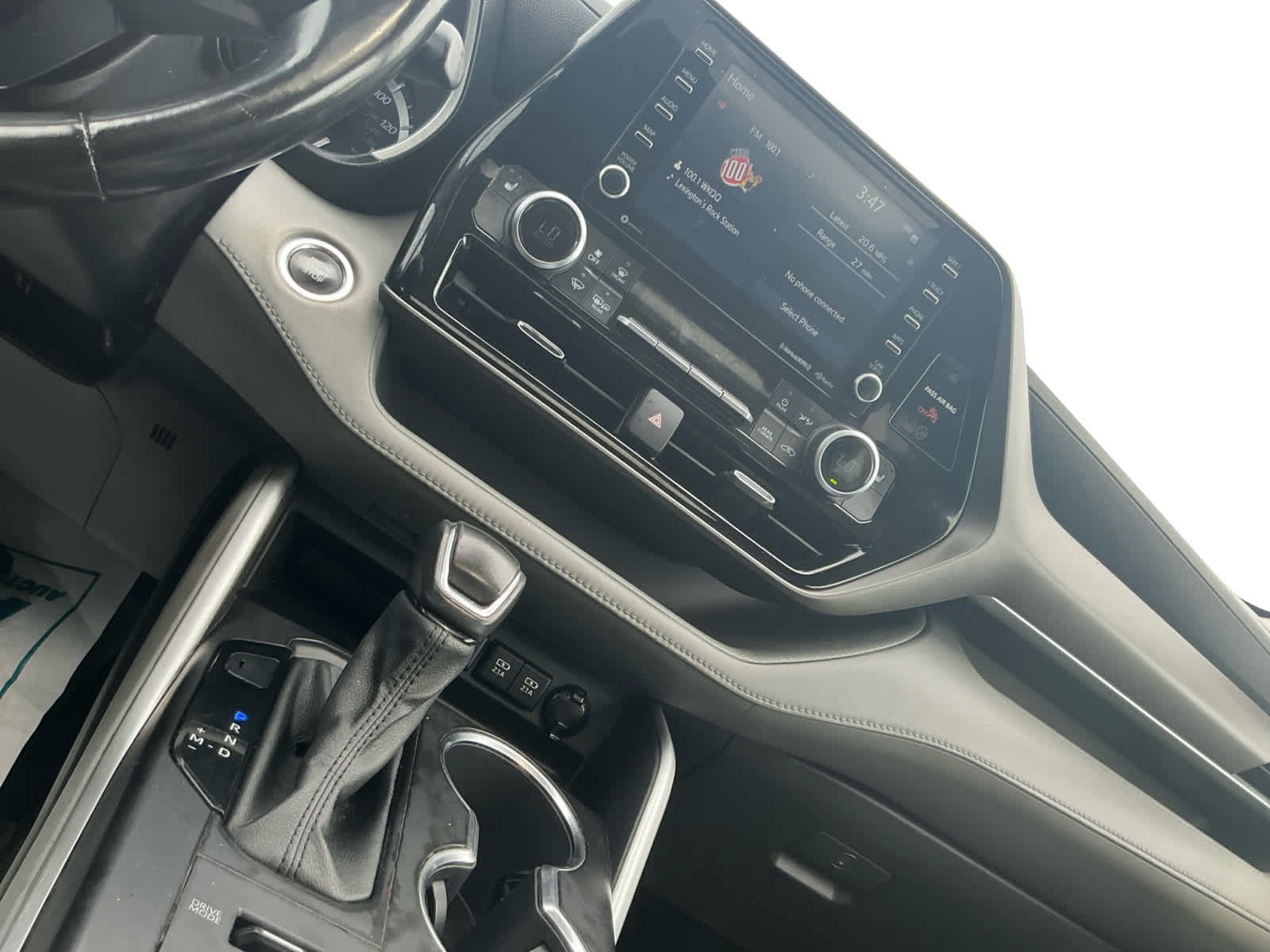 Used 2021 Toyota Highlander XLE AWD/4WD image 11