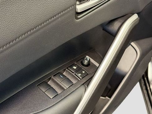 Used 2025 Toyota Corolla Cross XLE image 17