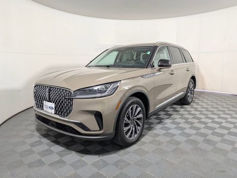 Used 2025 Lincoln Aviator AWD w/ Equipment Group 101A image 4