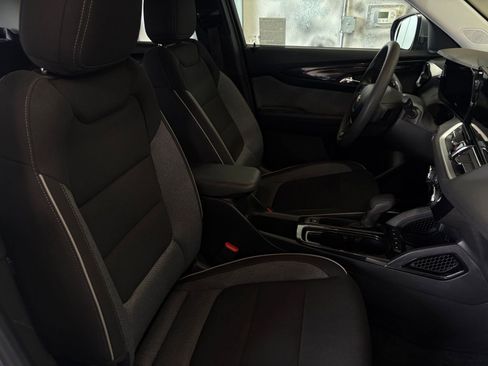 Used 2025 Chevrolet TrailBlazer LT FWD image 35