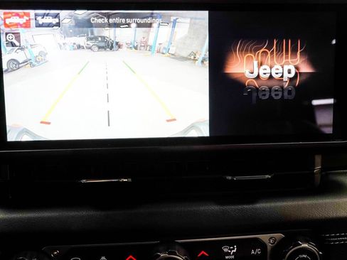 Used 2024 Jeep Gladiator Mojave image 30