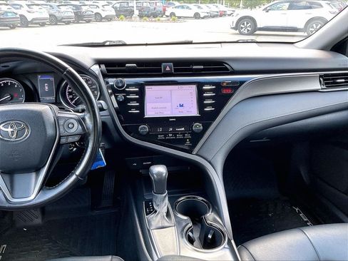 Used 2020 Toyota Camry SE FWD image 18