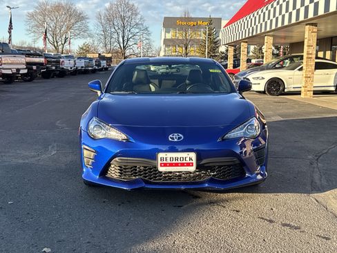 Used 2017 Toyota 86 image 2