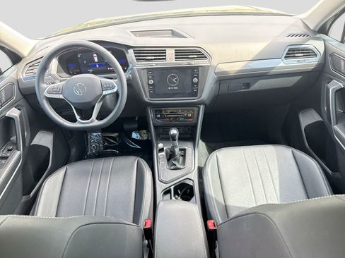 Used 2022 Volkswagen Tiguan SE w/ Panoramic Sunroof Package FWD image 22