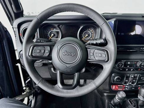 Used 2025 Jeep Wrangler Unlimited Rubicon AWD/4WD image 12