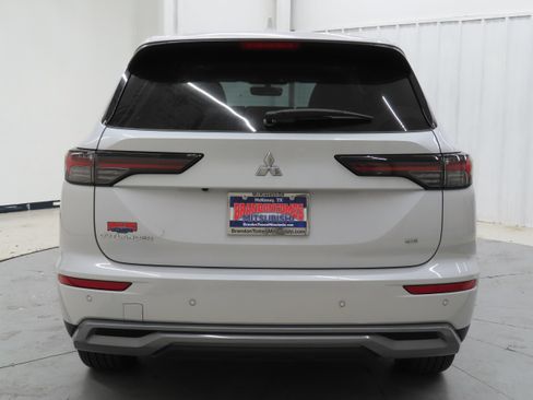 New 2026 Mitsubishi Outlander SE FWD image 4