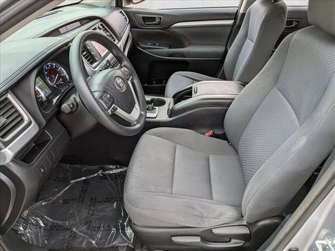 Used 2016 Toyota Highlander LE image 17