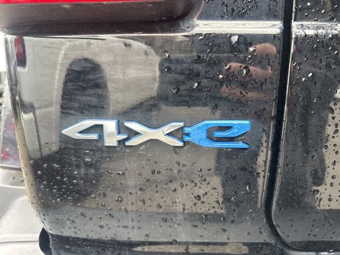 Used 2023 Jeep Wrangler Unlimited Sahara w/ Cold Weather Group image 6