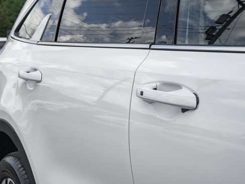 Used 2024 Kia Sorento S image 14