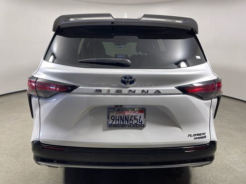 Certified 2023 Toyota Sienna Platinum image 4