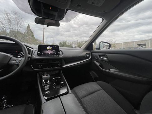 Used 2025 Nissan Rogue SV image 37