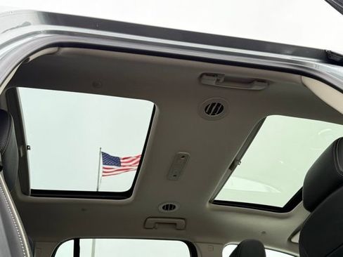 Used 2023 GMC Acadia Denali image 4