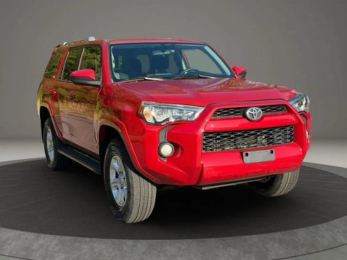 Used 2014 Toyota 4Runner SR5 AWD/4WD image 3