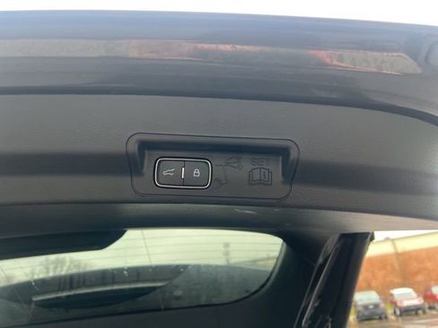 Used 2024 Ford Explorer XLT w/ Equipment Group 202A AWD/4WD image 15