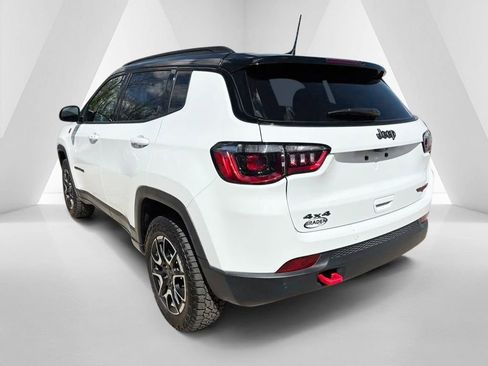 Used 2026 Jeep Compass Trailhawk w/ Sun, Sound & Navigation Group AWD/4WD image 5