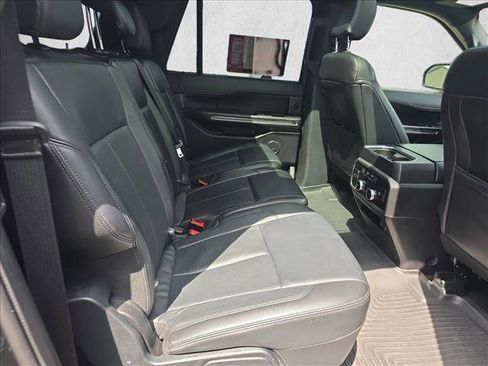 Used 2018 Ford Expedition Max XLT w/ Equipment Group 202A AWD/4WD image 18