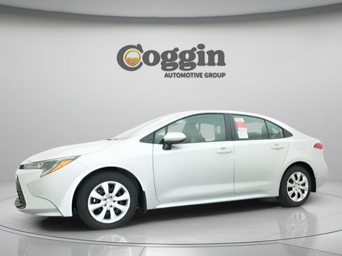 Used 2026 Toyota Corolla LE FWD image 4