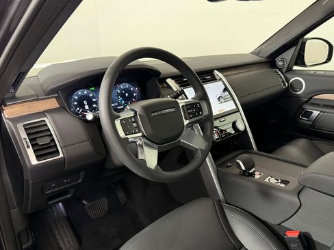 Used 2025 Land Rover Discovery S AWD/4WD image 4