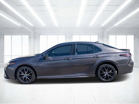 Used 2024 Toyota Camry SE image 6