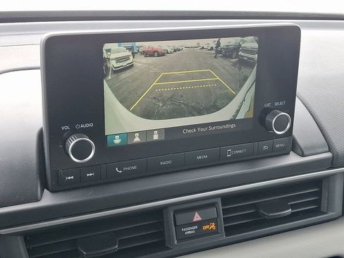 Used 2023 Honda Pilot LX image 19