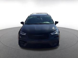 Used 2025 Chrysler Pacifica Limited video 2