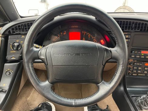 Used 1992 Chevrolet Corvette Convertible RWD image 22