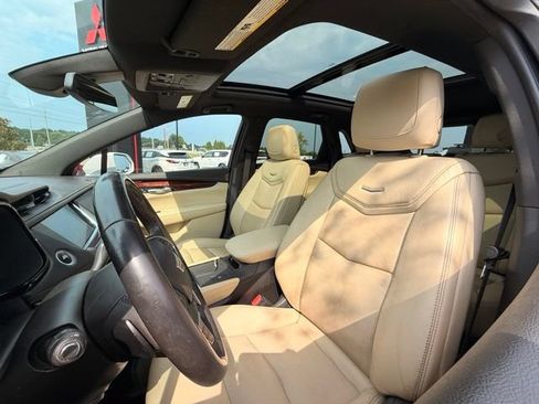Used 2018 Cadillac XT5 Luxury w/ Driver Awareness Package FWD image 22