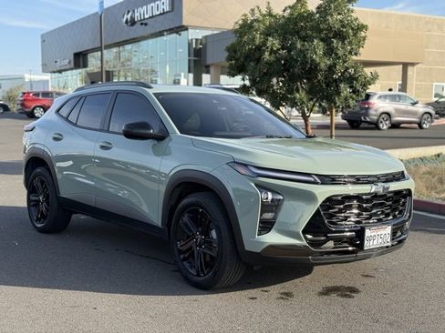 Used 2025 Chevrolet Trax ACTIV w/ Driver Confidence Package image 2