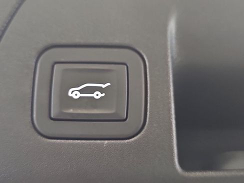 Used 2025 Buick Envision Avenir AWD/4WD image 16