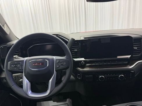 New 2026 GMC Sierra 1500 SLE image 4